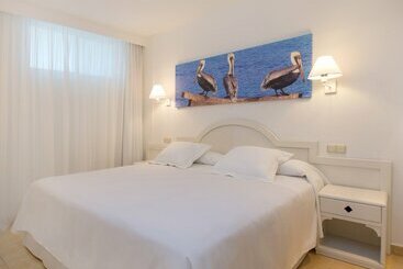 هتل Iberostar Waves Ciudad Blanca