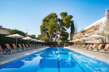 هتل آپارتمان Ivory Playa Sports & Spa