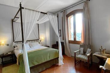 Parador De Cardona