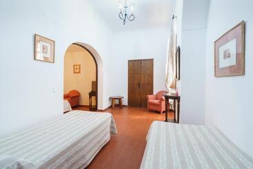 هتل Marques De Torresoto By Vivere Stays