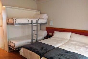 هتل Brujas De Irues