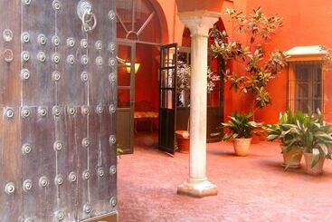 هتل Casa De Carmona