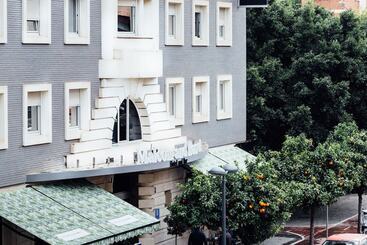 فندق Malcom And Barret