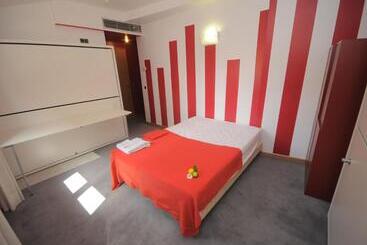 Albergue Revolutum Hostel