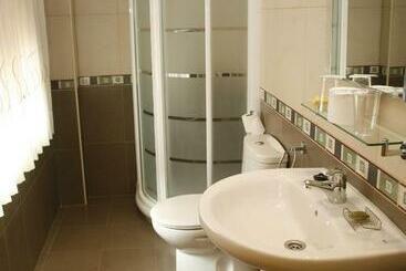 هتل Hostal Cuatro Esquinas