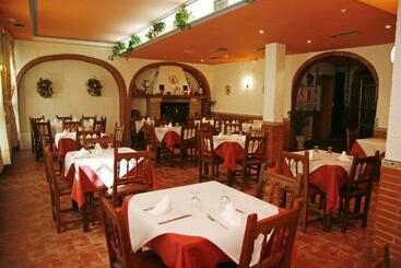 هتل Hostal Cuatro Esquinas