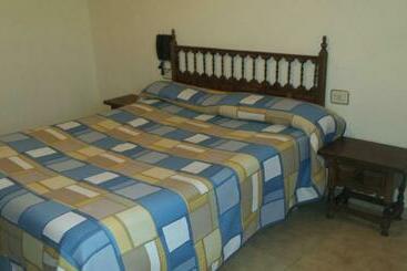 هتل Hostal Botafumeiro