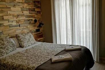 هتل Hostal Juan Bravo