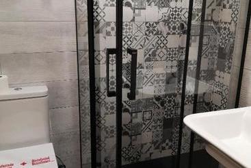 هتل Hostal Juan Bravo
