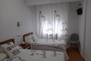 هتل Hostal Los Chanos El Ruso