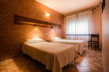هتل Hostal Romi
