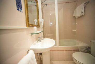 هتل Hostal Vitorina
