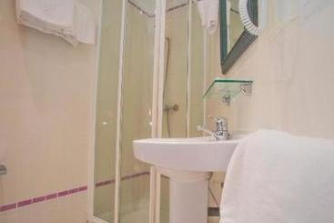 هتل Hostal Vitorina