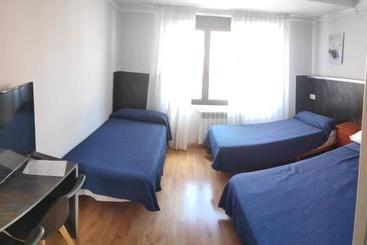 هتل Hostal Vitorina