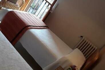 هتل Hostal Rural El Campito