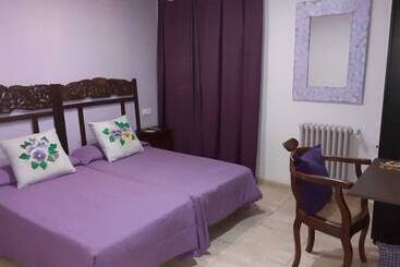 فندق Hostal Can Massot