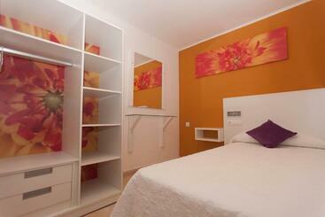 هتل Hostal Costa Blanca