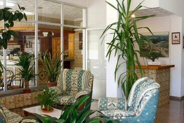 هتل Hostal La Noria