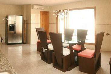 هتل Hostal Y Apartamentos Santa Eulalia