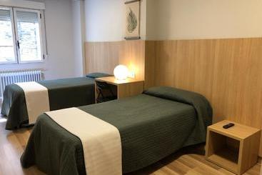 هتل Bearan Bar & Rooms