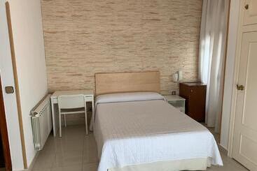 Отель Hostal Cervantes