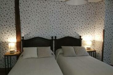 هتل Hostal El Resbalon