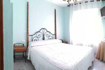 هتل Hostal Restaurante Ceres