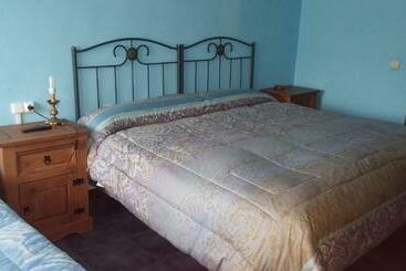 هتل Hostal Restaurante Ceres