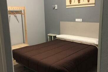 هتل Hostal Rosales
