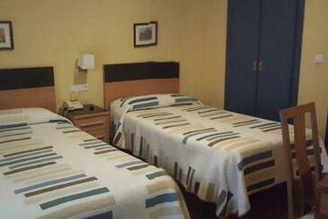 هتل Hostal Guzman El Bueno By Gaiarooms
