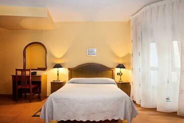 هتل Hostal Guzman El Bueno By Gaiarooms
