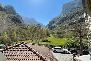 هتل Hostal La Ruta