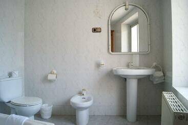 هتل Hostal Pirineos Meliz