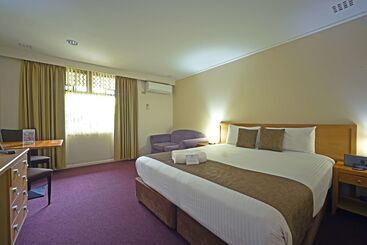 هتل Hospitality Geraldton Surestay Collection By Best Western