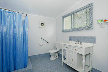 هتل Jacaranda Guest House