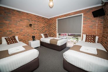 Отель Australian Settlers Motor Inn