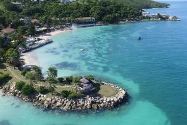 هتل Blue Waters Resort And Spa