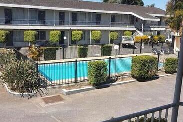 هتل Park Motor Inn