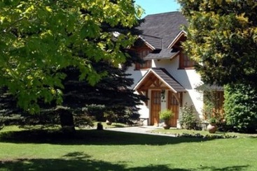 هتل Y Cabanas Le Village