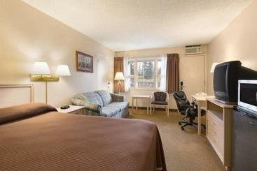 هتل Calgary North Thriftlodge