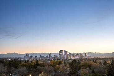 هتل Holiday Inn Calgary Airport, An Ihg