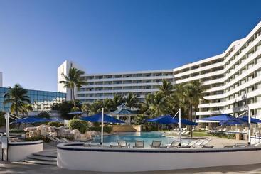 استراحتگاه Meliá Nassau Beach