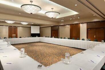Coast Plaza Hotel & Suites
