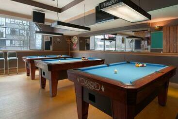 Coast Plaza Hotel & Suites