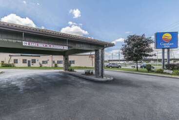 هتل Comfort Inn Oshawa