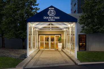 هتل Doubletree By Hilton Pointe Claire Montreal Airport West