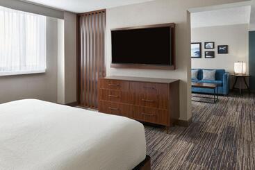 هتل Four Points By Sheraton Point Edward Sarnia