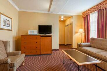 هتل Howard Johnson By Wyndham Vancouver Downtown
