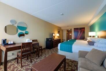 هتل Howard Johnson Plaza By Wyndham By The Falls Niagara Falls