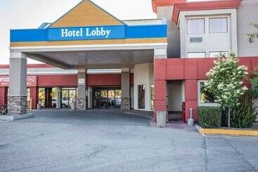 هتل Quality Inn & Conference Centre